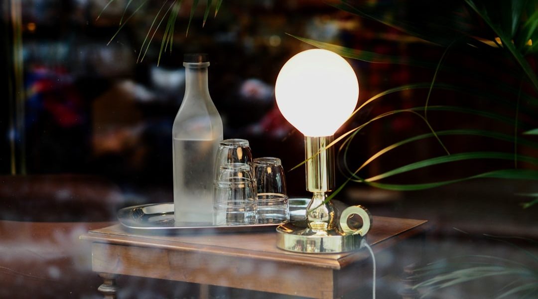 Modernas lámparas de pared de cristal para iluminar tu hogar