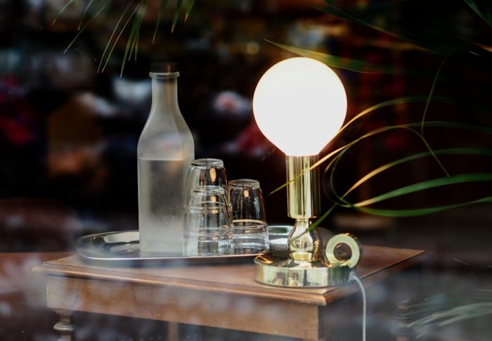 Modernas lámparas de pared de cristal para iluminar tu hogar